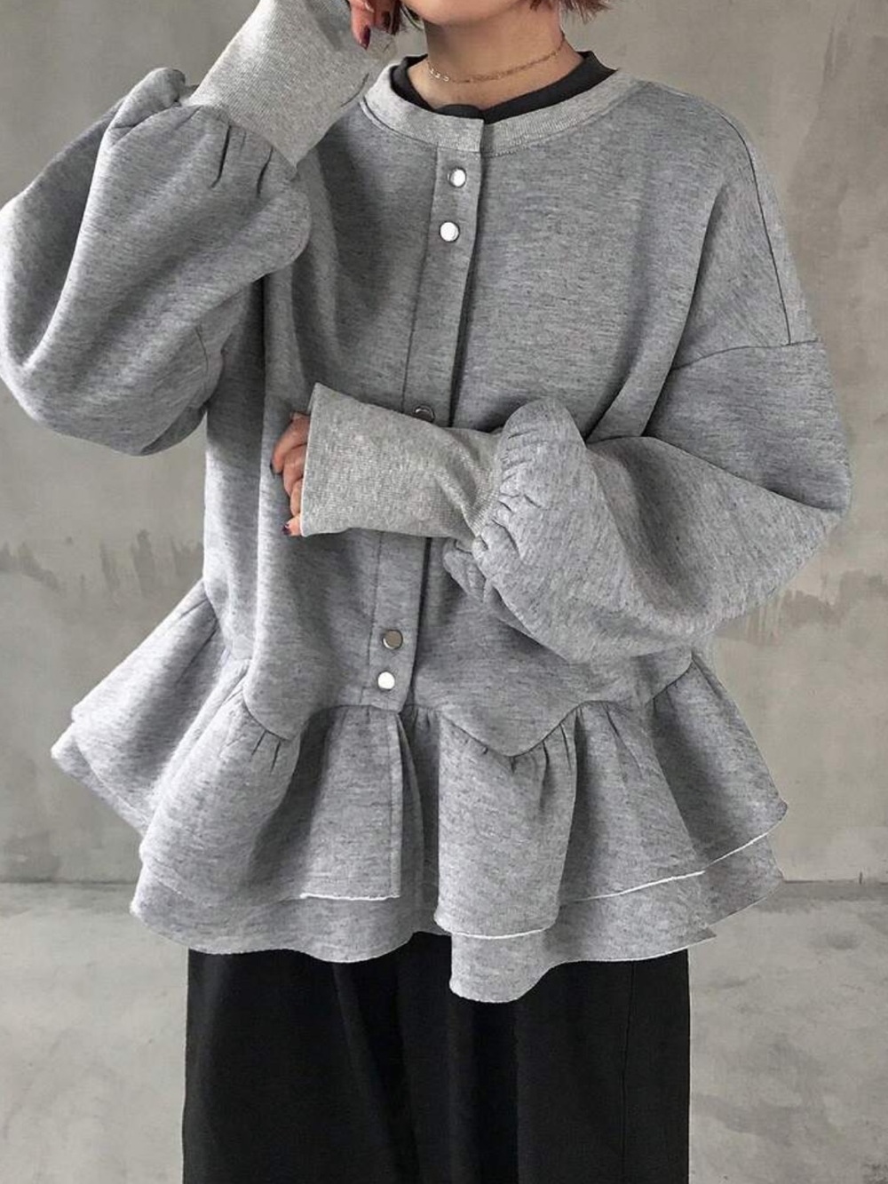 Women's Casual Crew Neck Sweatshirt With Layered Hem, Loose Fit Lantern